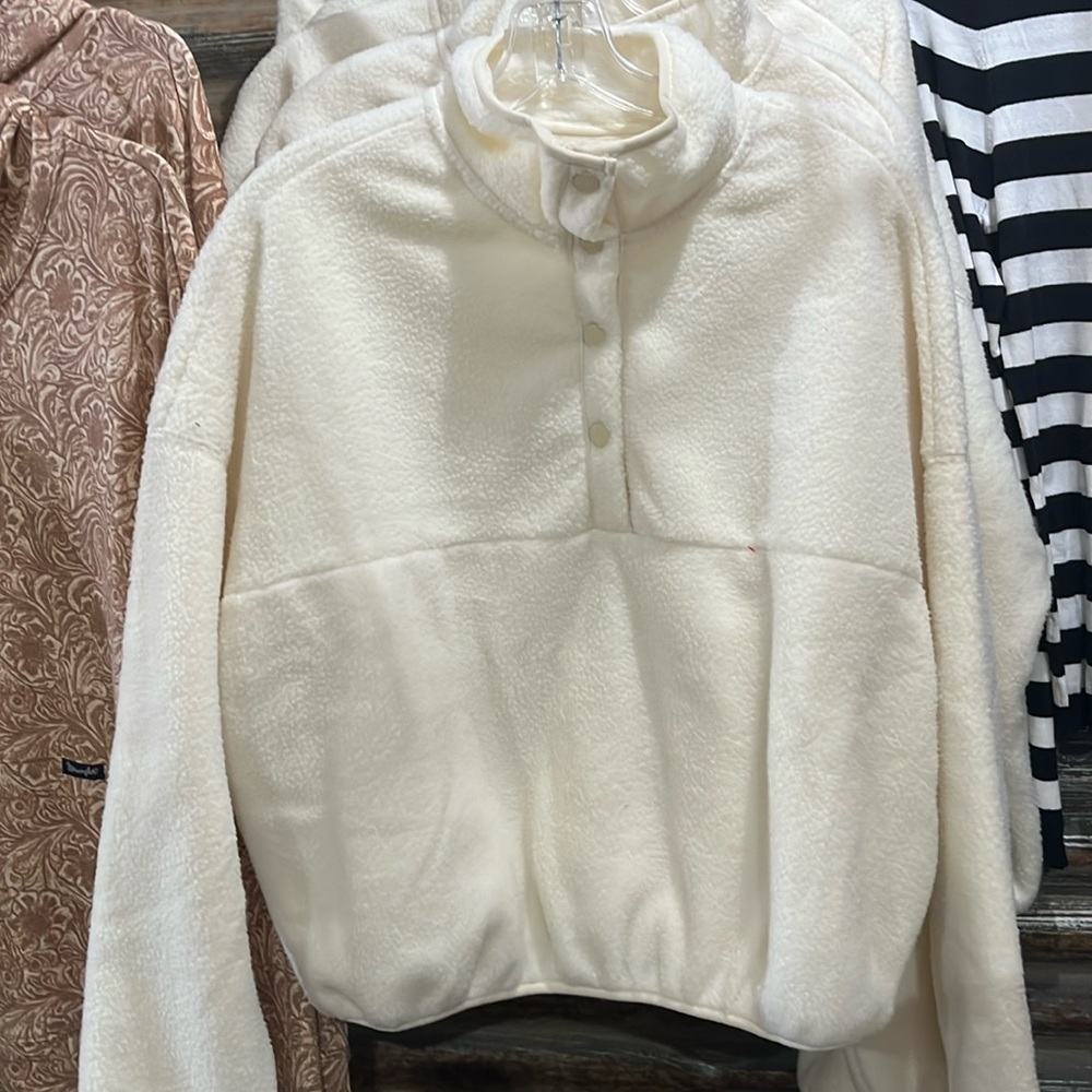 Women’s Fleece 3/4 Buttoned Collar Sweatshirt